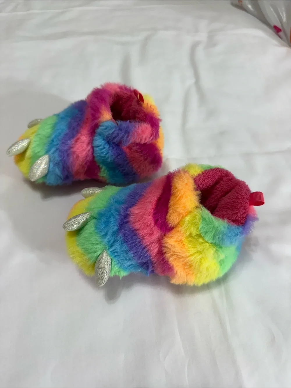 Wonder Nation Kids Rainbow Monster Paw Fuzzy Plush Slippers Size 5 New no tag